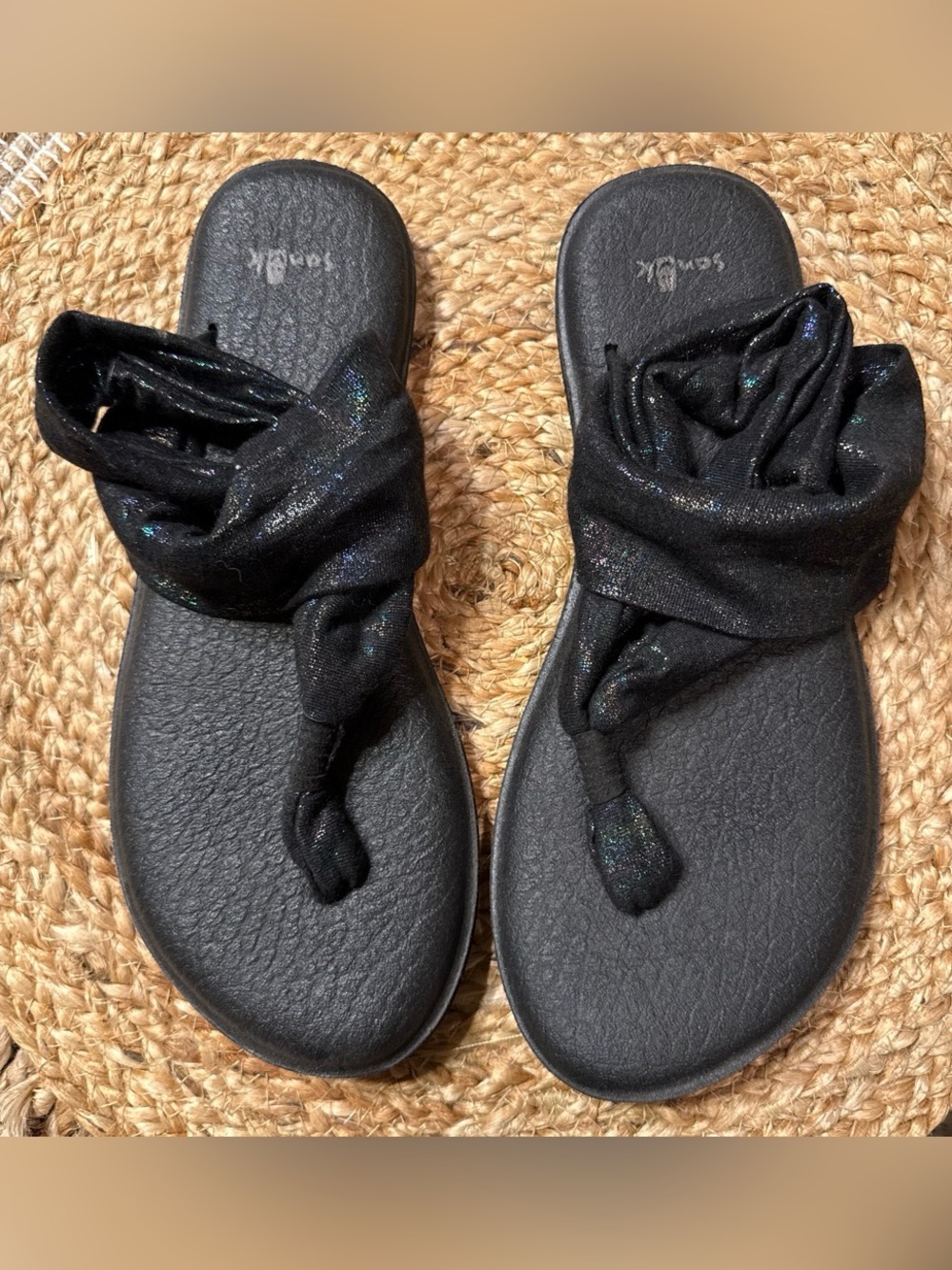 Sanuk Black Iridescent Wrap Toe-Loop Sandals